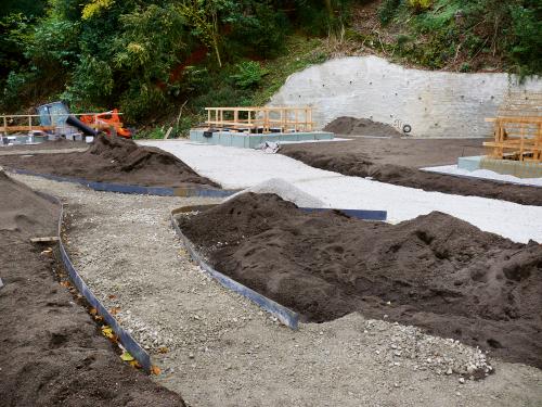 Pathways and plant beds with gravel and substrate